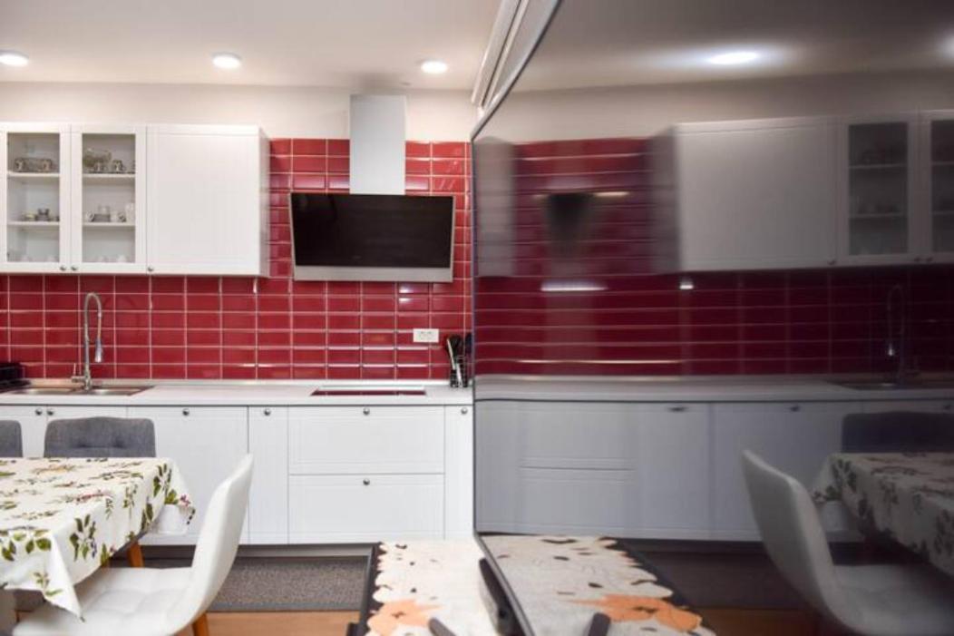 شقة 2Bdr Apt With Cathedral View - Excellent Location سراييفو المظهر الخارجي الصورة